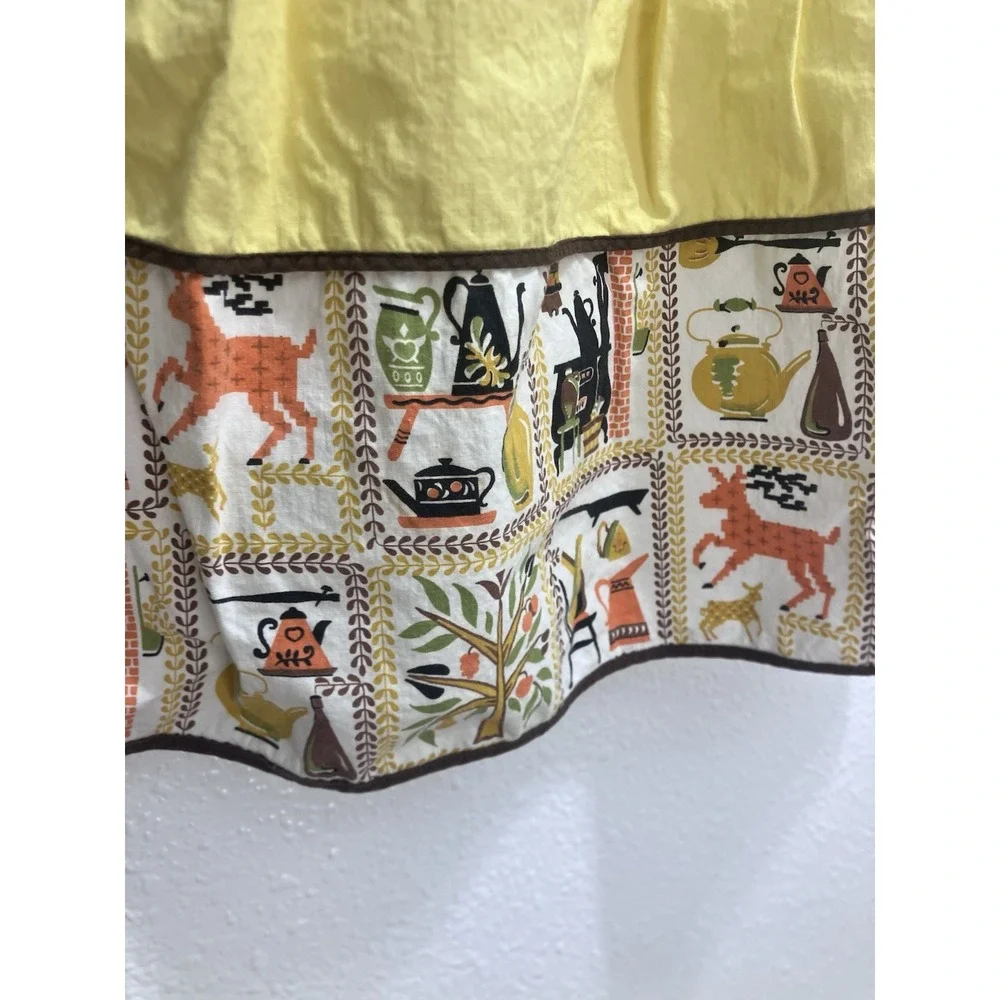 Vintage Yellow Half Apron Pocket 70s Retro Kitsch Stove & Tea Kettle Design